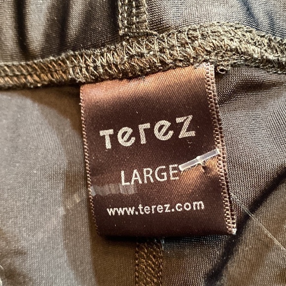 DONATING 9/1 Terez Patterned Black Capri Leggings sz L - Picture 5 of 8